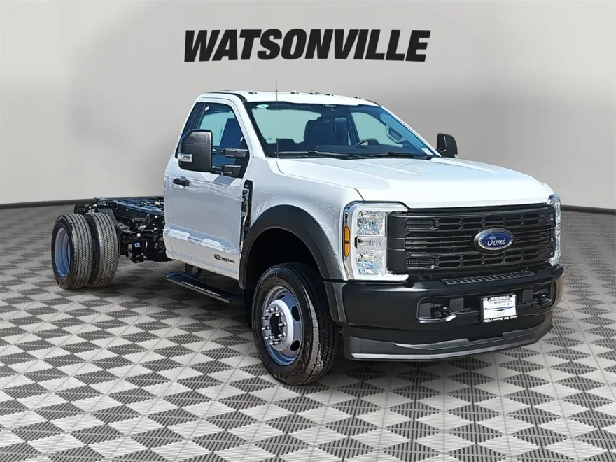 2025 Ford F-550 XL photo 1