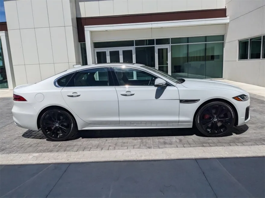 2024 Jaguar XF P300 R-Dynamic SE photo 3