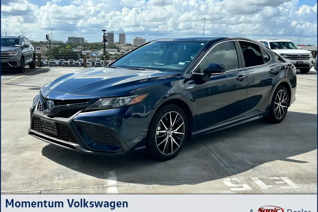 2021 Toyota Camry Hybrid SE photo 1