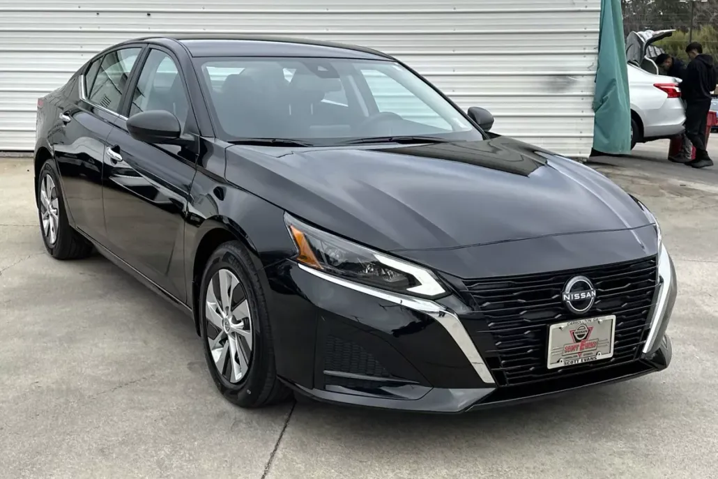 2025 Nissan Altima S photo 1