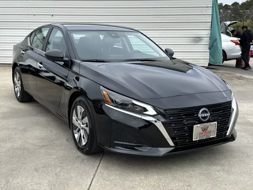 2025 Nissan Altima S photo 1