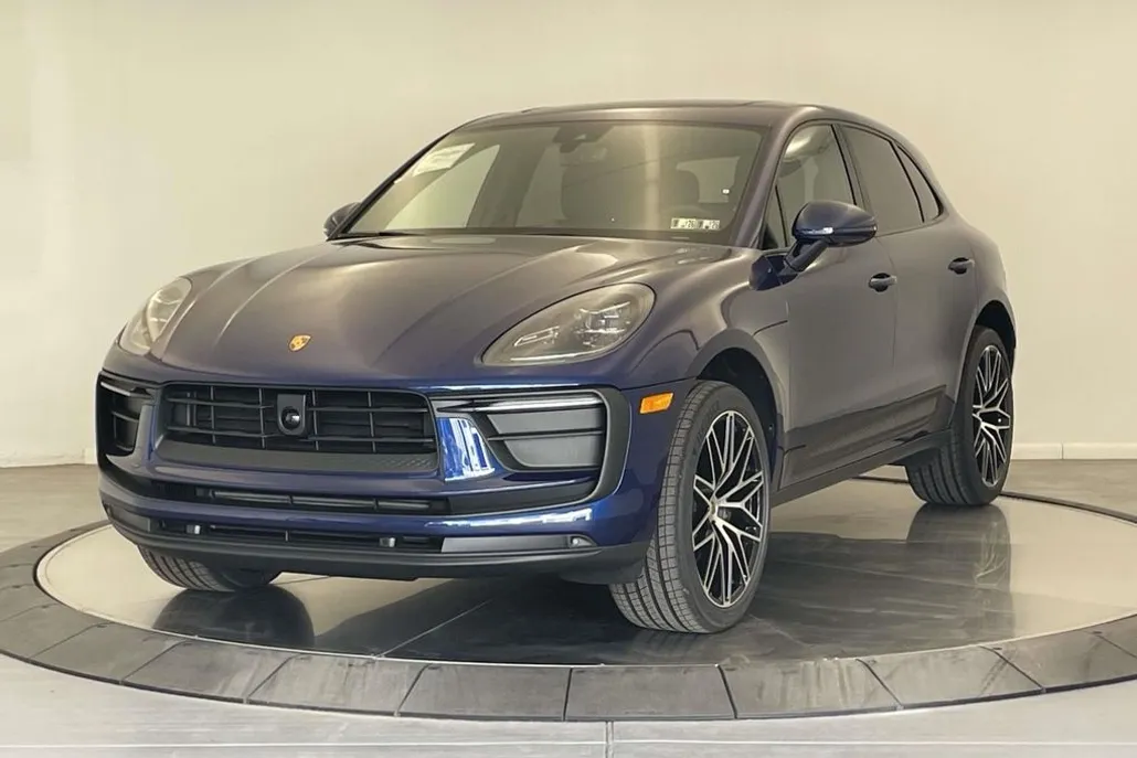 2025 Porsche Macan Base photo 1