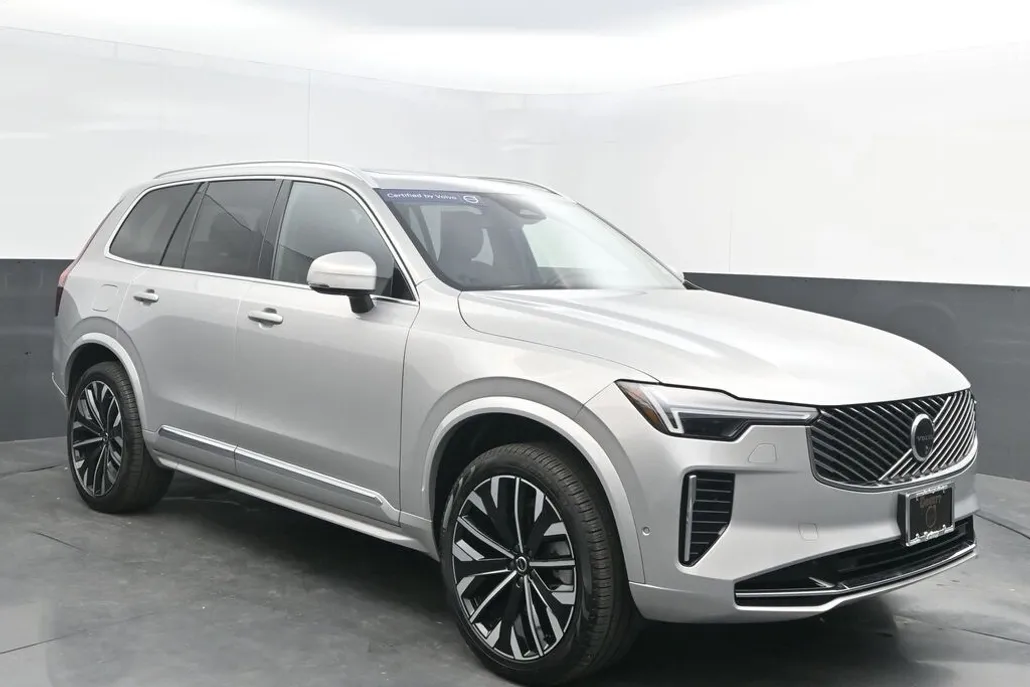 2025 Volvo XC90 B5 Plus photo 1