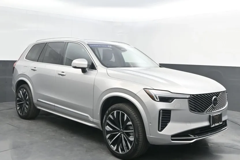 2025 Volvo XC90 B5 Plus photo 1