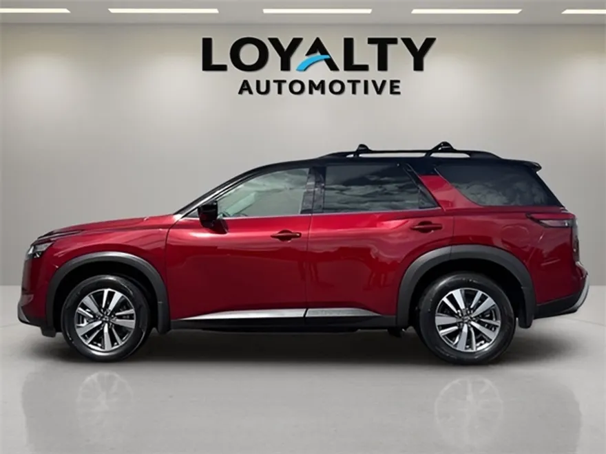 2024 Nissan Pathfinder SL photo 1