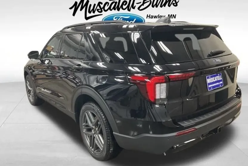 2025 Ford Explorer ST-Line photo 1