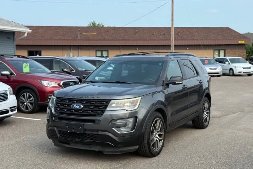 2016 Ford Explorer Sport photo 1