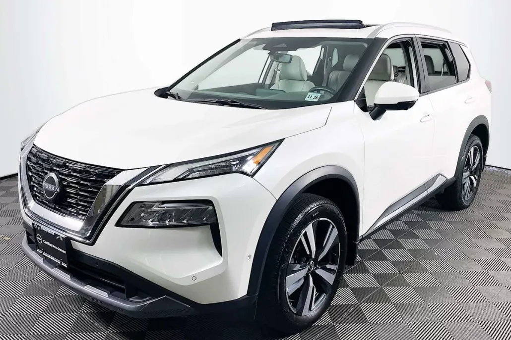 2023 Nissan Rogue SL photo 1
