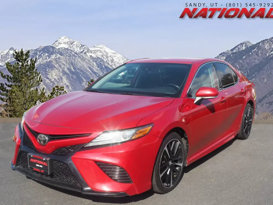 2019 Toyota Camry XSE photo 1