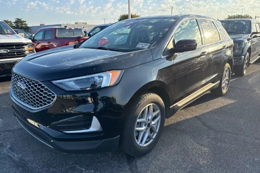 2024 Ford Edge SEL photo 1