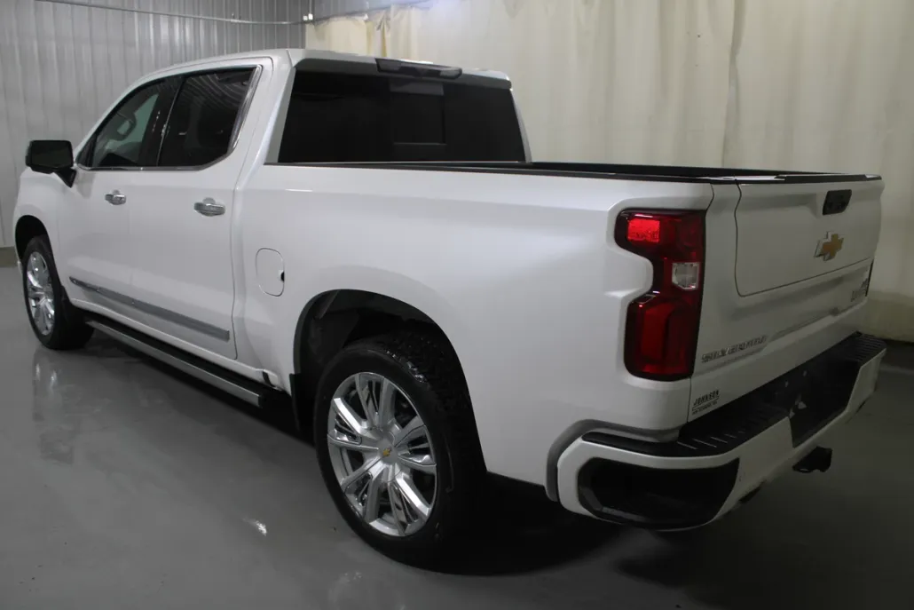 2022 Chevrolet Silverado 1500 High Country photo 1