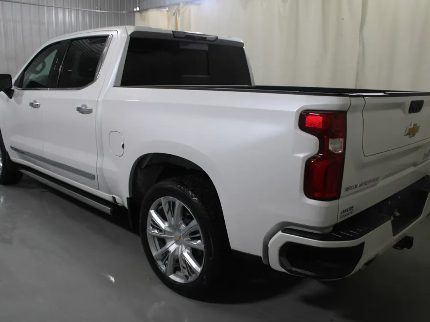 2022 Chevrolet Silverado 1500 High Country photo 1