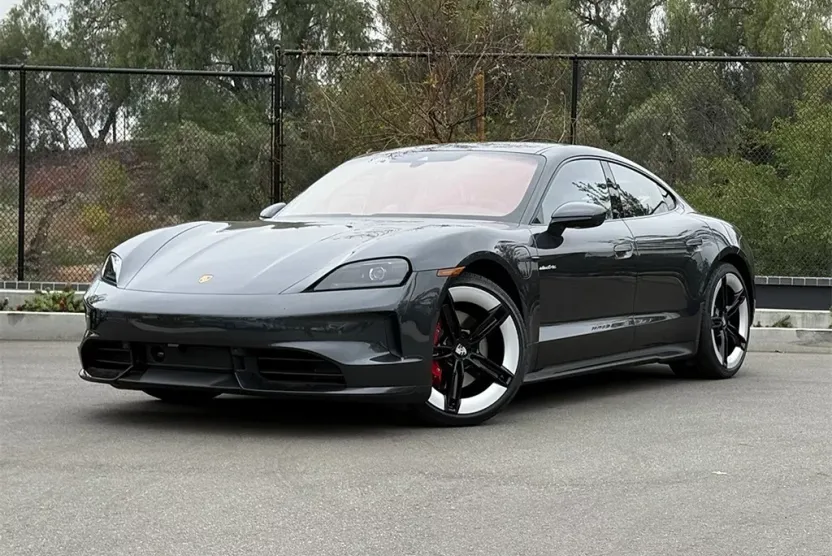2025 Porsche Taycan 4S photo 1