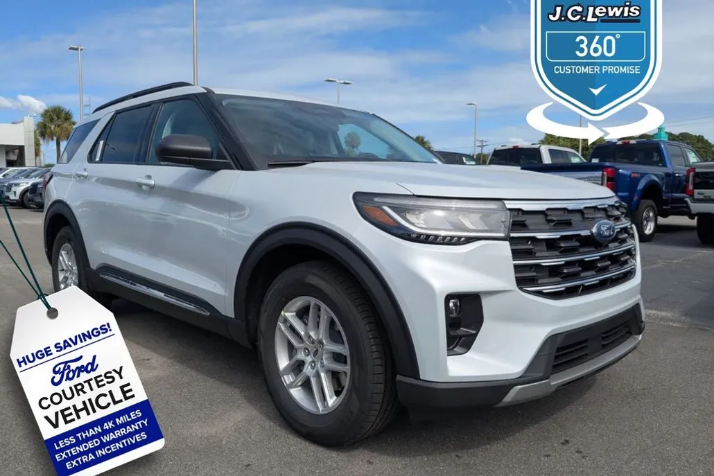 2025 Ford Explorer photo 1