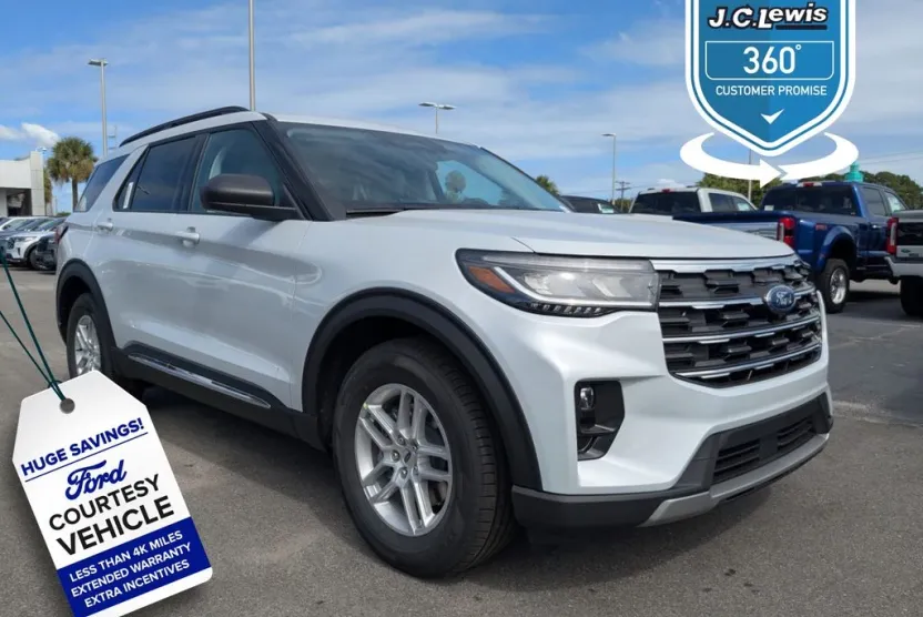 2025 Ford Explorer photo 1