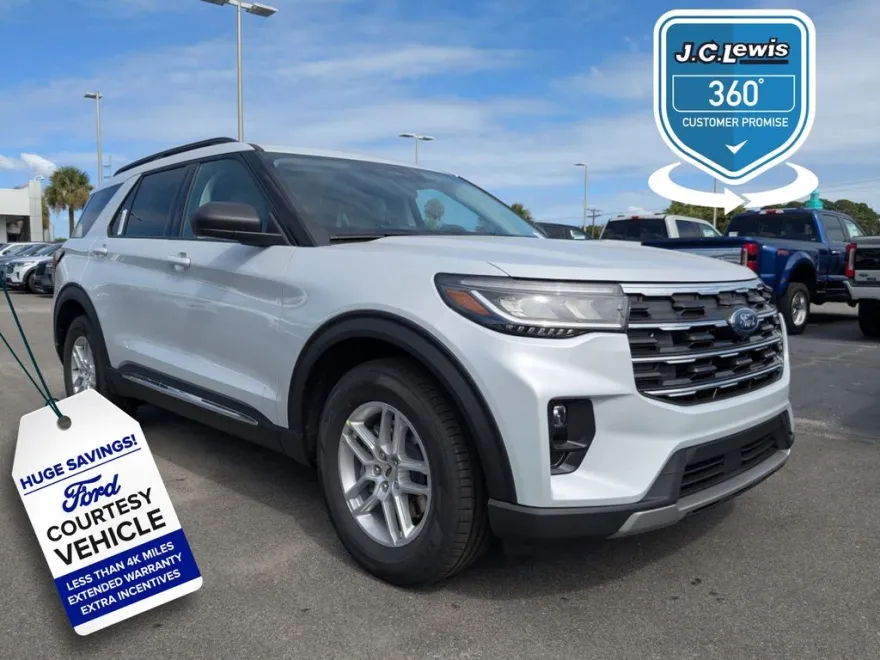 2025 Ford Explorer photo 1