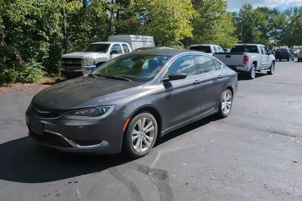 2015 Chrysler 200 Limited photo 1