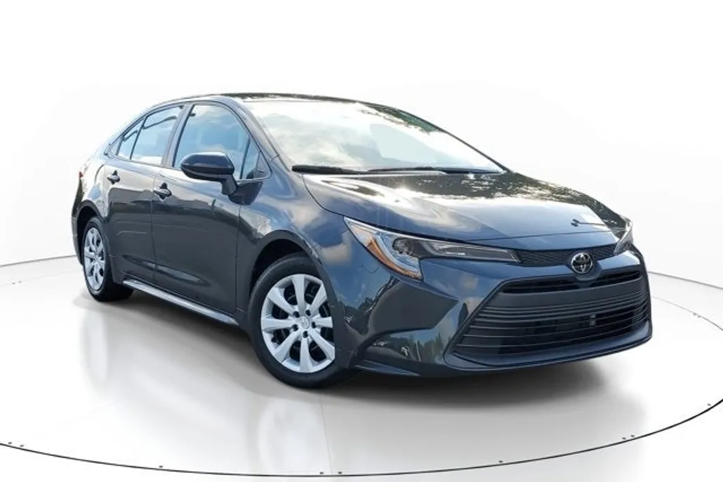 2024 Toyota Corolla LE photo 1