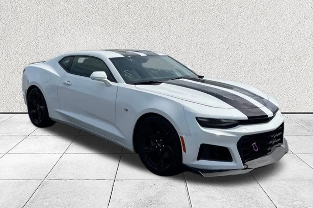 2022 Chevrolet Camaro 1LT photo 1