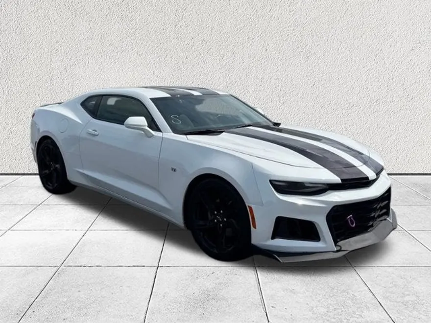 2022 Chevrolet Camaro 1LT photo 1