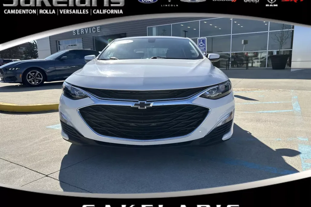 2022 Chevrolet Malibu RS photo 1