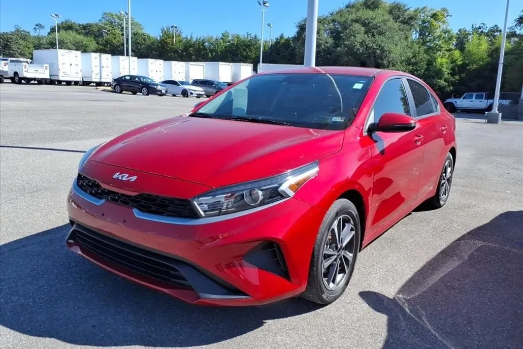 2023 Kia Forte LXS photo 1