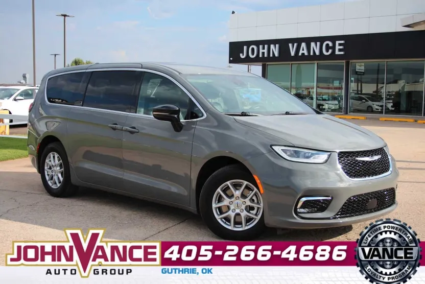 2025 Chrysler Pacifica photo 1