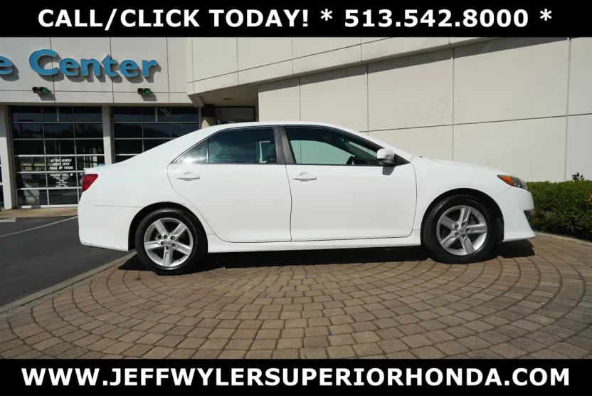 2013 Toyota Camry SE photo 1
