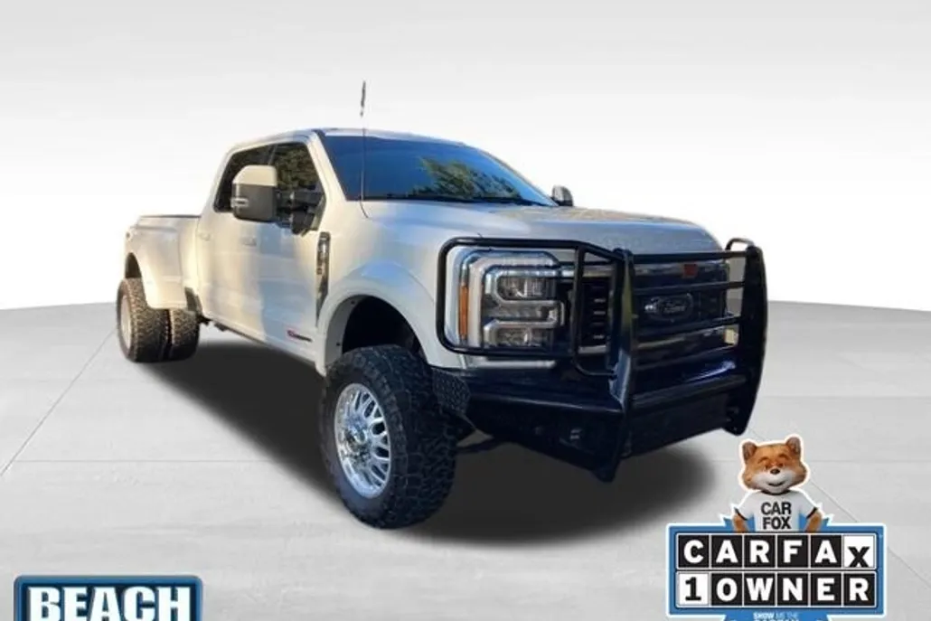 2023 Ford F-450 Lariat photo 1