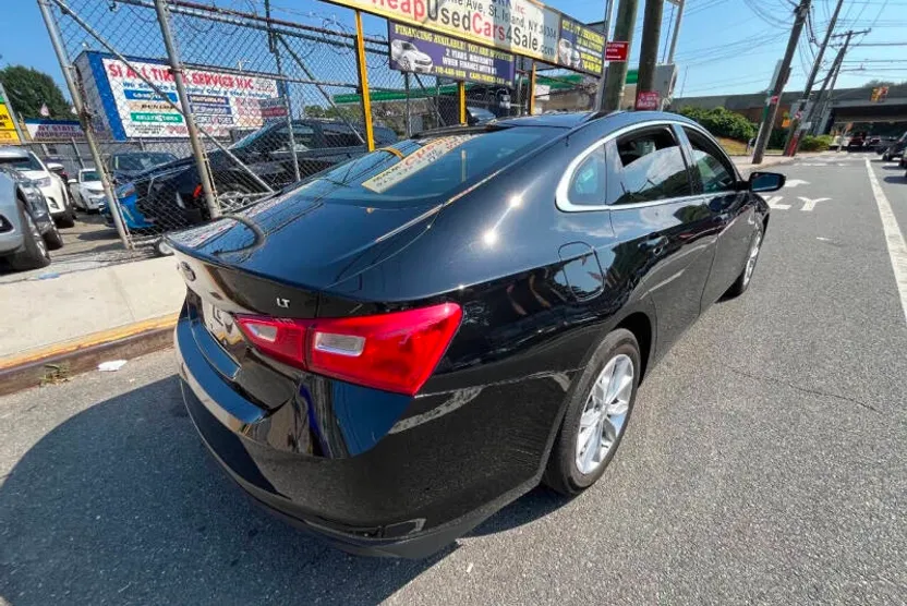 2023 Chevrolet Malibu 1LT photo 1