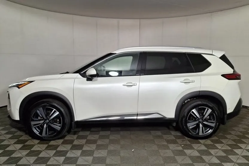 2023 Nissan Rogue SL photo 1