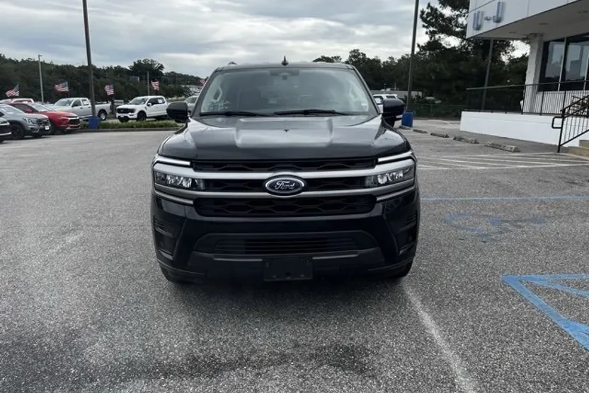 2024 Ford Expedition XLT photo 1