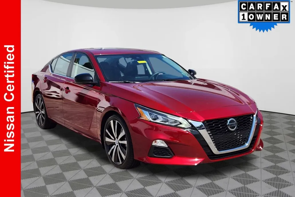 2022 Nissan Altima SR photo 1