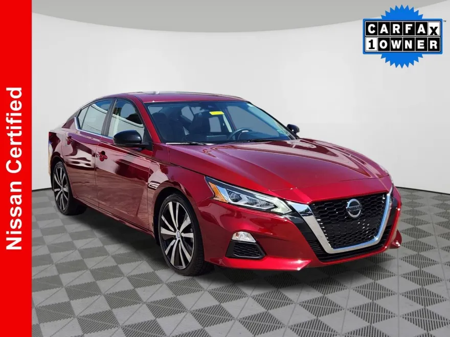 2022 Nissan Altima SR photo 1