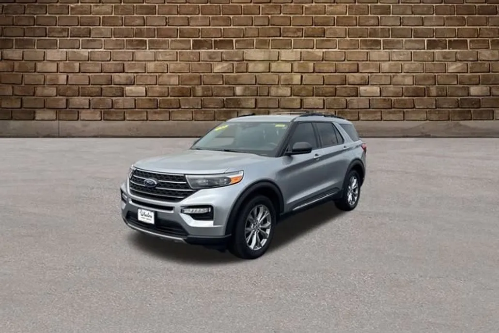 2022 Ford Explorer XLT photo 1
