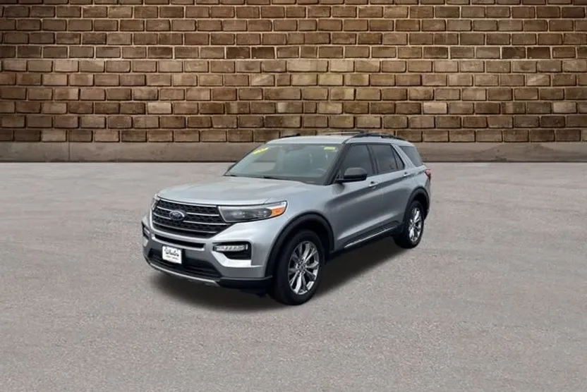 2022 Ford Explorer XLT photo 1