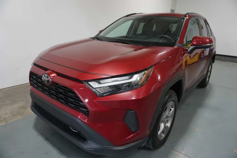 2023 Toyota RAV4 XLE photo 1
