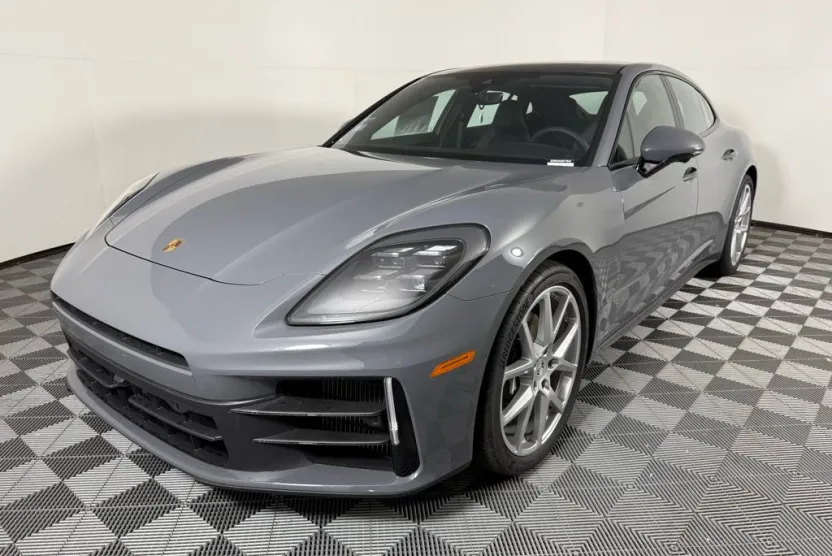 2025 Porsche Panamera 4 photo 1
