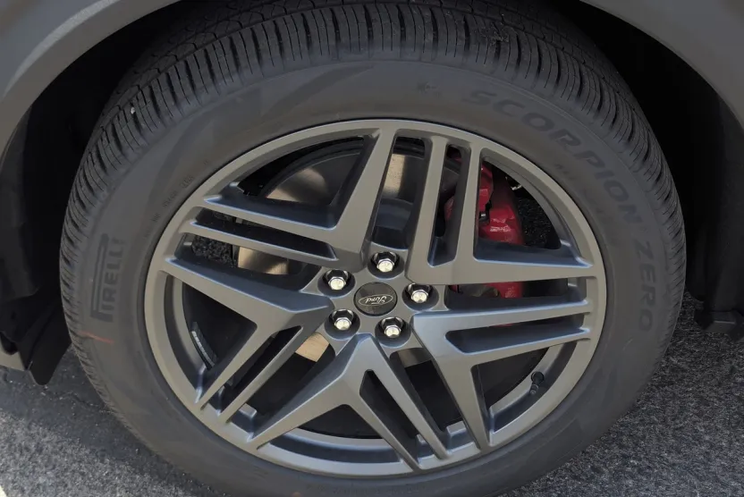 2025 Ford Explorer ST photo 1
