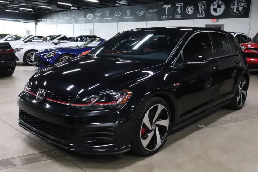 2019 Volkswagen Golf GTI S photo 1