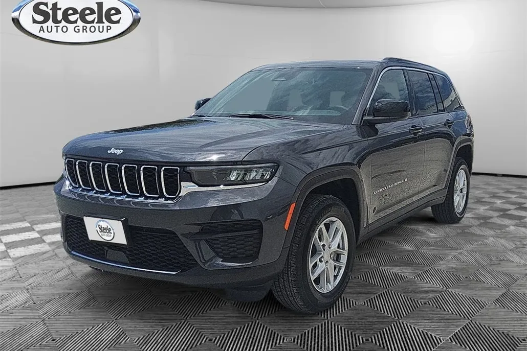 2025 Jeep Grand Cherokee Laredo photo 1