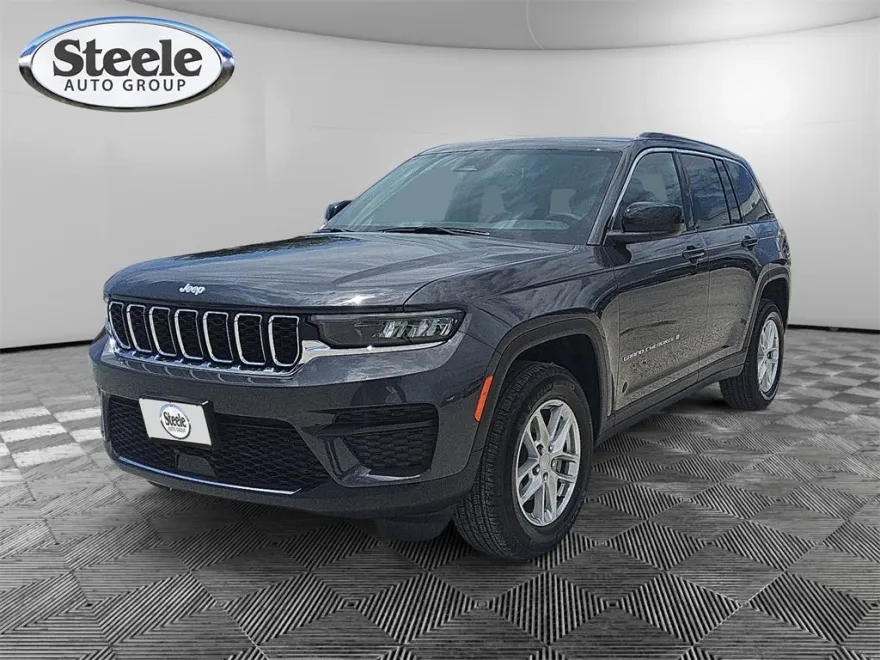 2025 Jeep Grand Cherokee Laredo photo 1