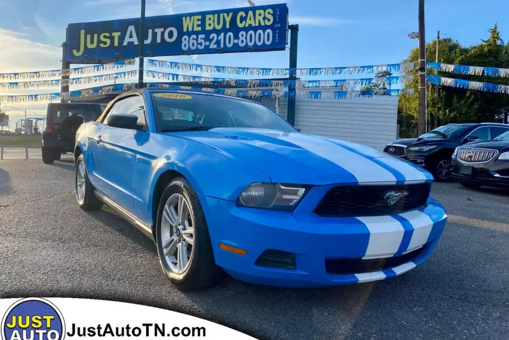 2010 Ford Mustang V6 photo 1