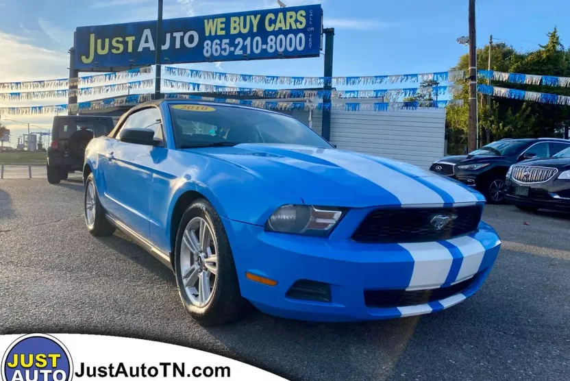 2010 Ford Mustang V6 photo 1