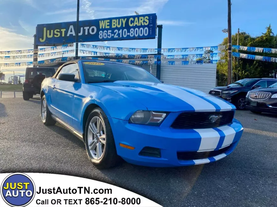 2010 Ford Mustang V6 photo 1