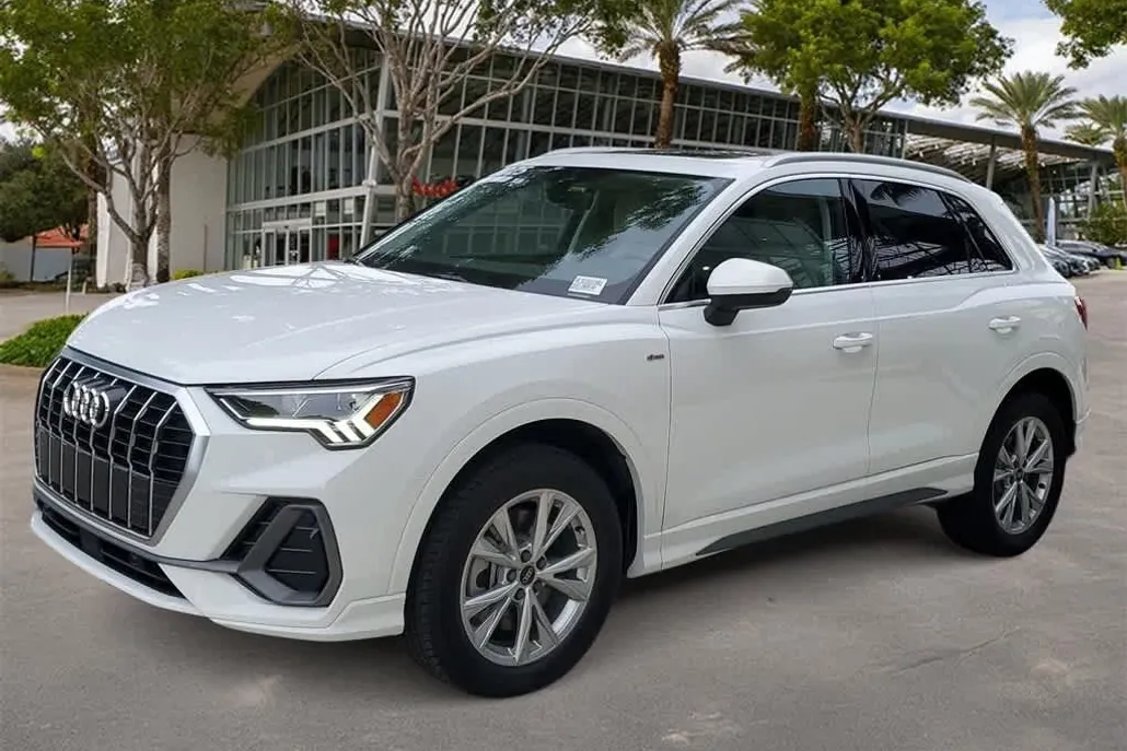 2025 Audi Q3 S line Premium photo 1