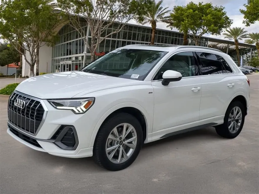 2025 Audi Q3 S line Premium photo 1