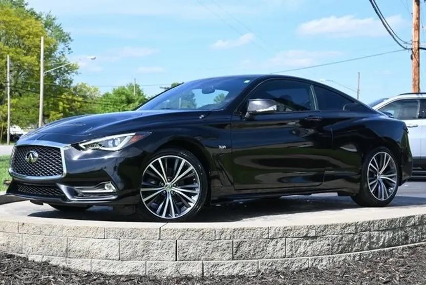 2018 Infiniti Q60 3.0t Luxe photo 1