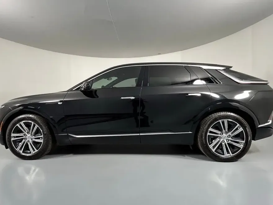 2024 Cadillac Lyriq Luxury photo 1