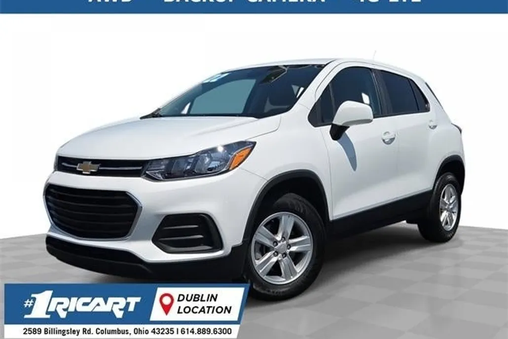 2022 Chevrolet Trax LS photo 1